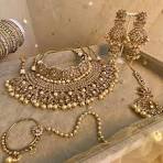 TRENDING JEWELS
